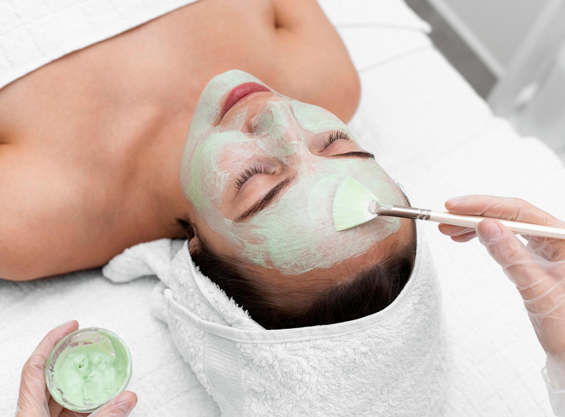 Imagen de aplicación de productos faciales